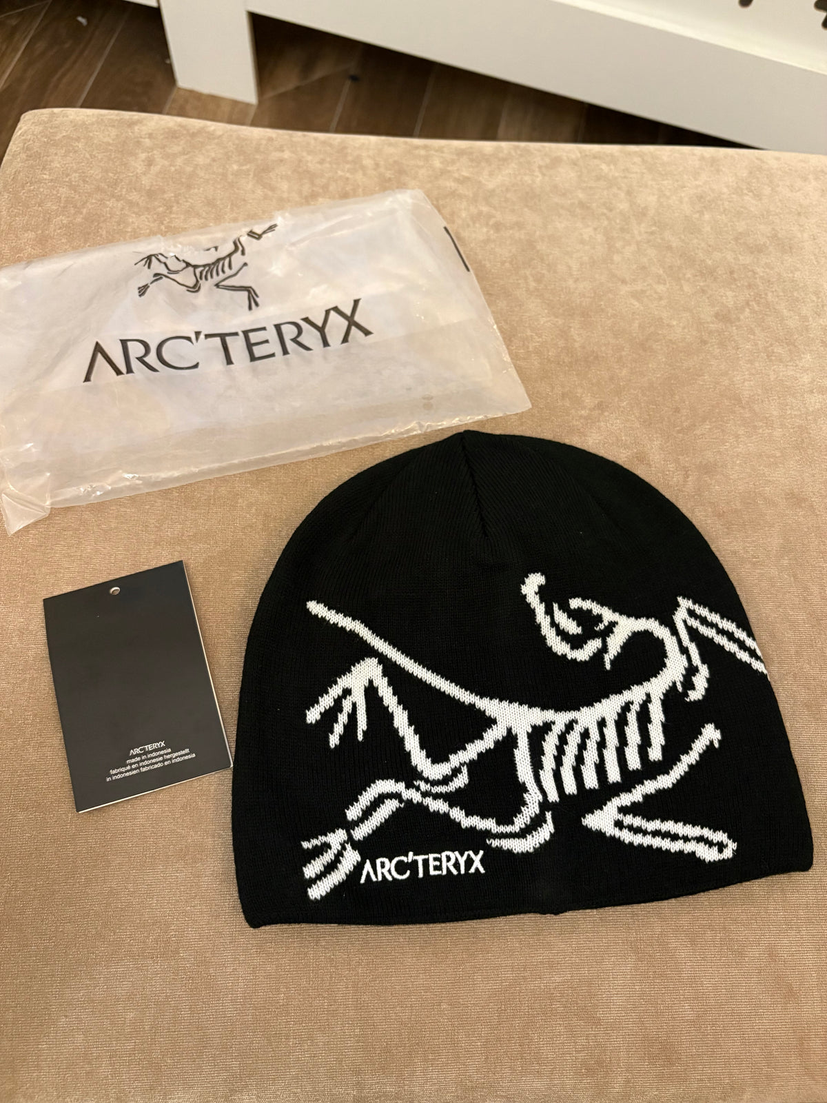 Unisex bird toque beanie