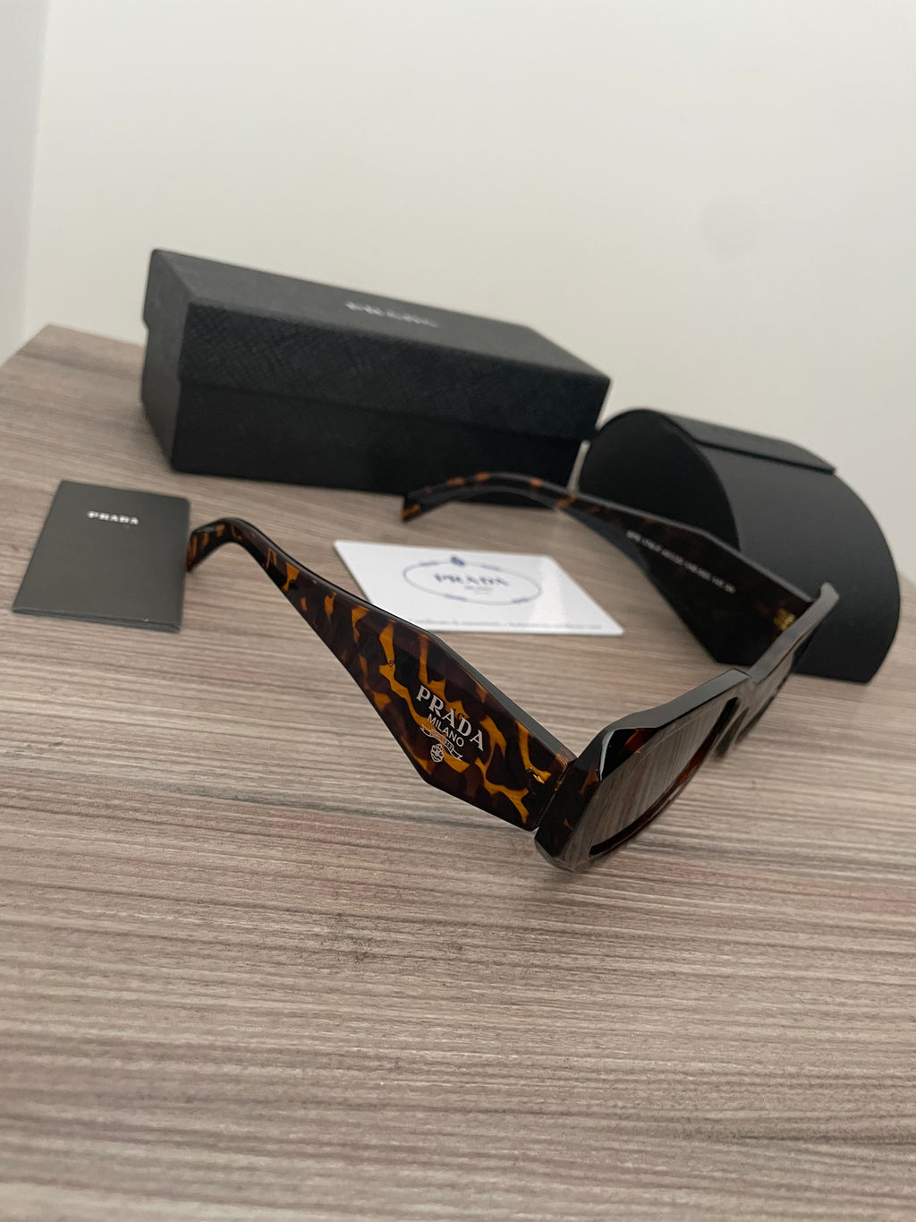 UNISEX SUNGLASSES